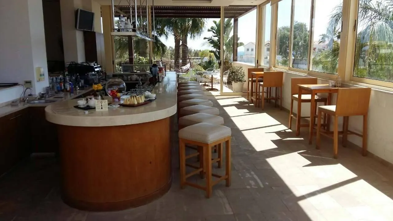 **** Szálloda E-Hotel Larnaca Resort & Spa Perivólia Ciprus
