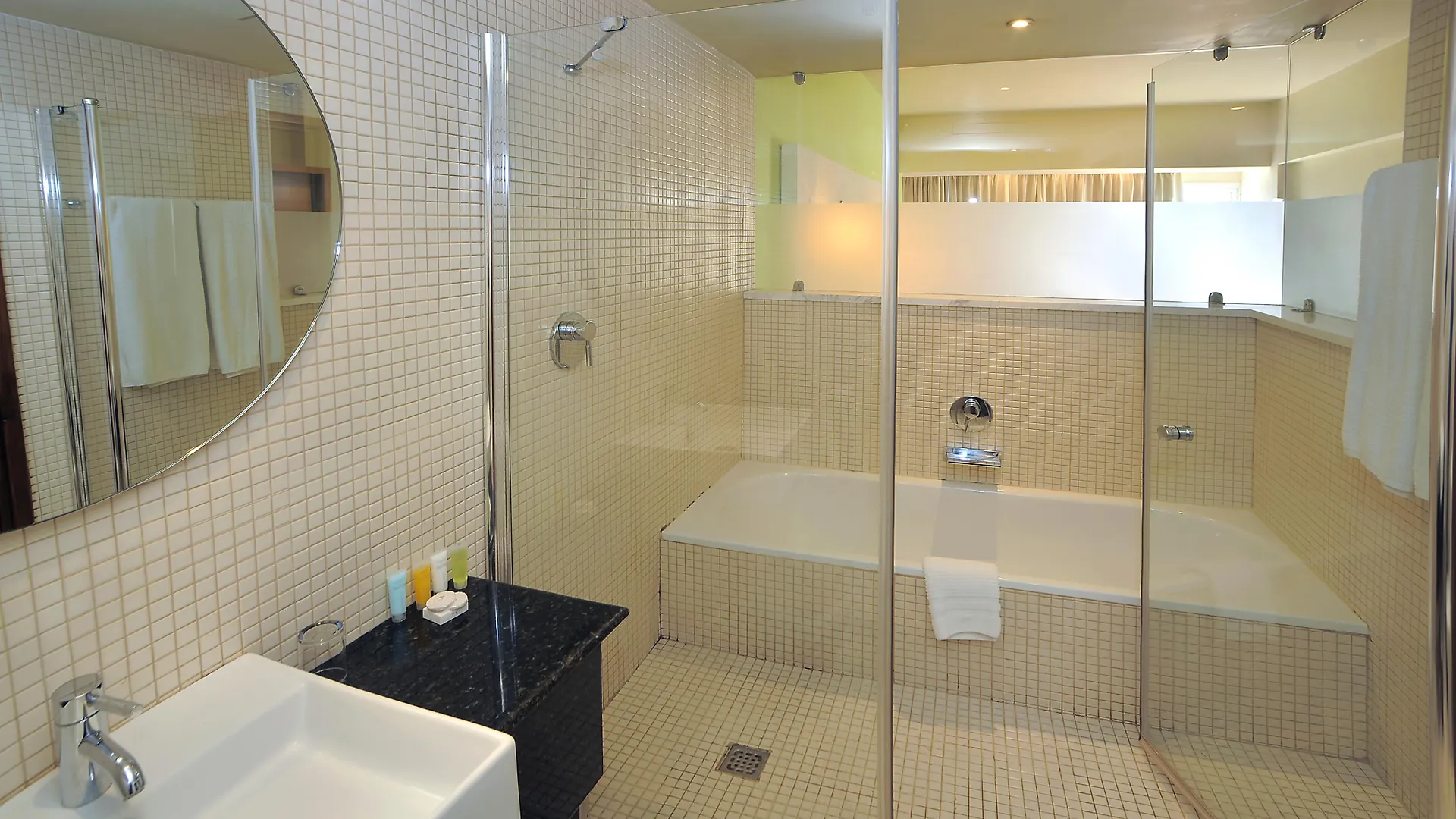 E-Hotel Larnaca Resort & Spa Perivólia