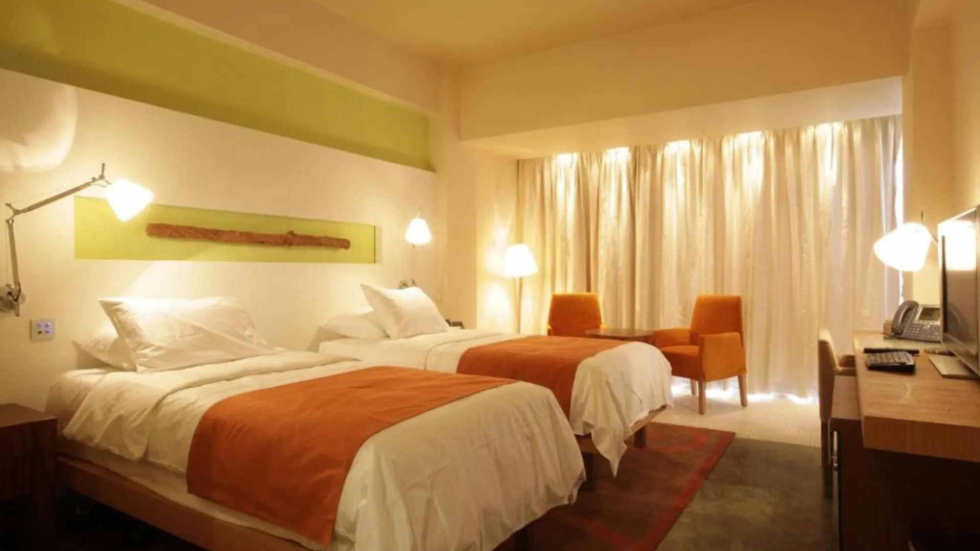 E-Hotel Larnaca Resort & Spa Perivólia 4*,  Ciprus