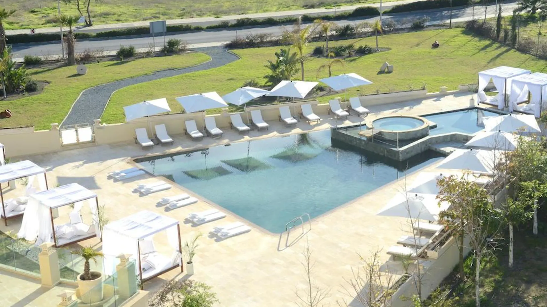Szálloda E-Hotel Larnaca Resort & Spa Perivólia