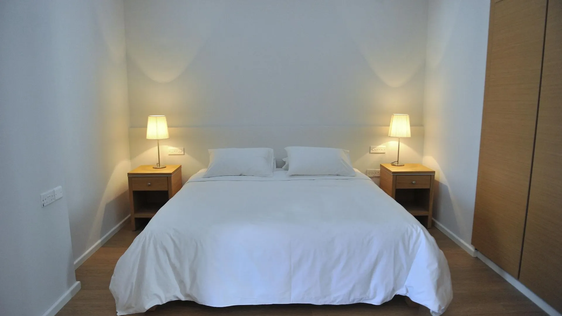 **** Szálloda E-Hotel Larnaca Resort & Spa Perivólia Ciprus