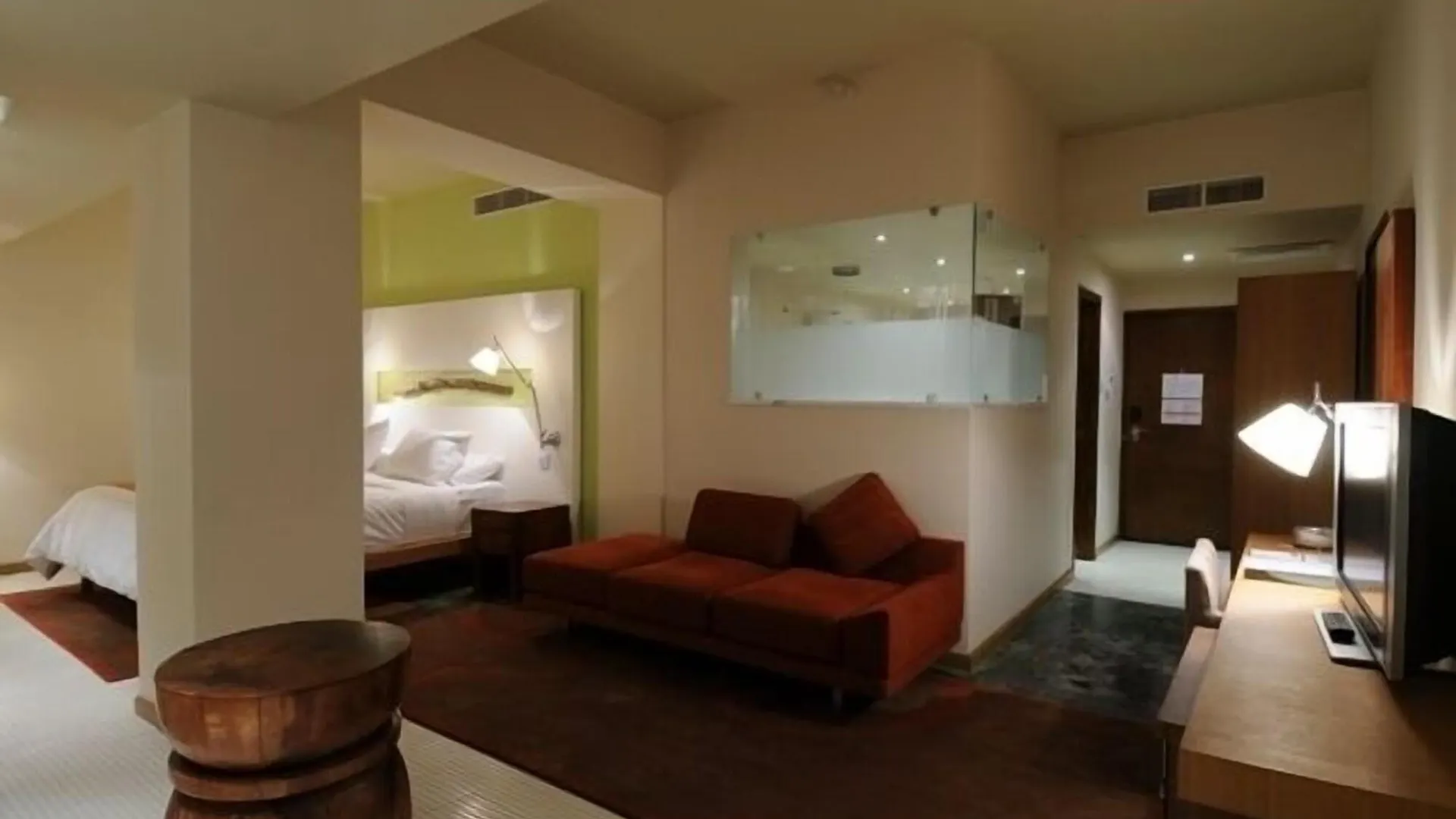 E-Hotel Larnaca Resort & Spa Perivólia Szálloda