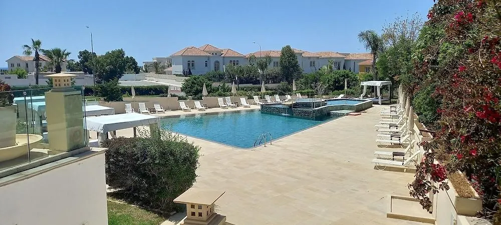 E-Hotel Larnaca Resort & Spa Perivólia 4*,  Ciprus